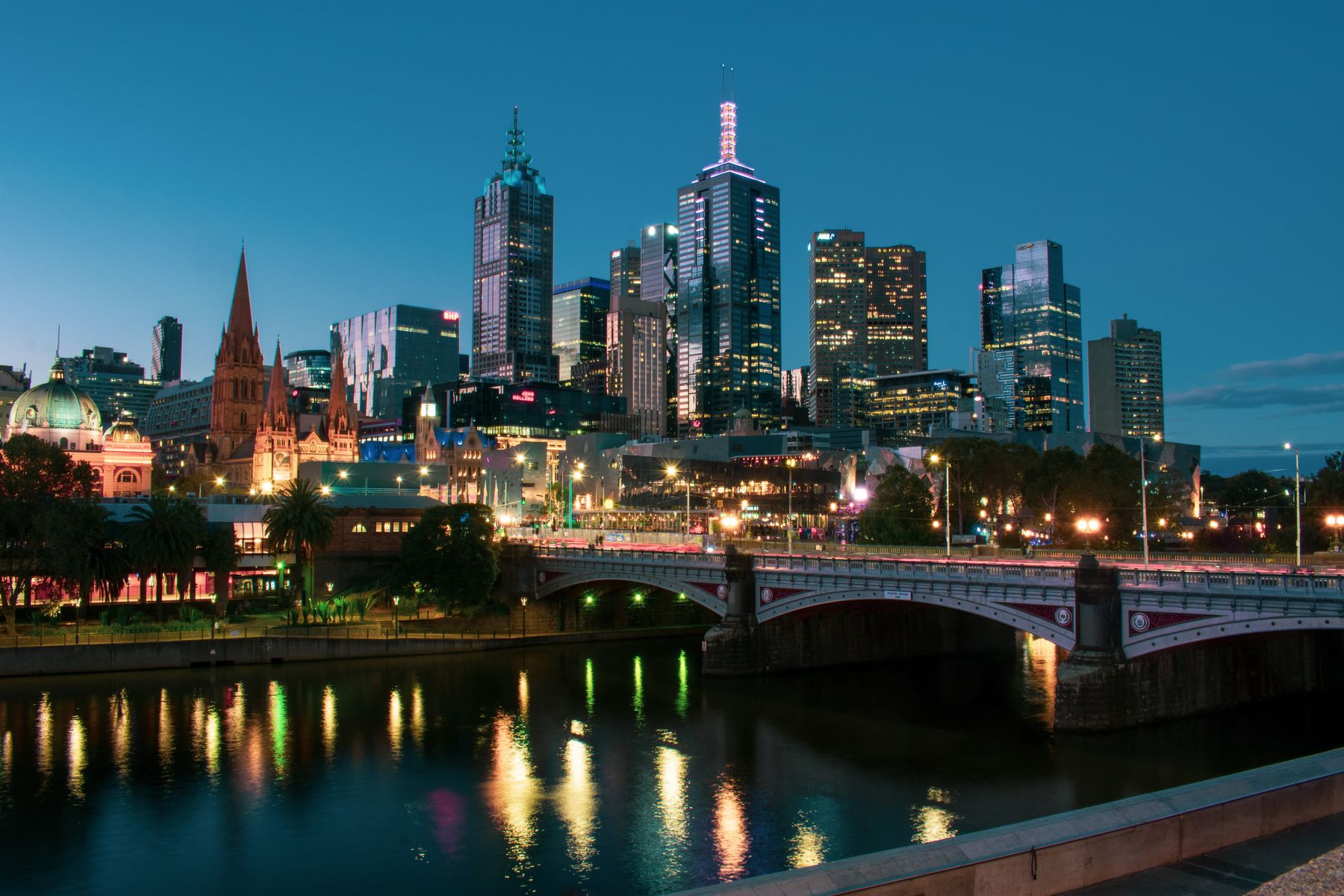 Melbourne skyline and Princes Bridge over the Yarra River at dusk